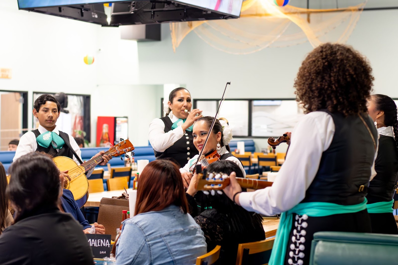 female mariachi band playing at isla del mar restaurante